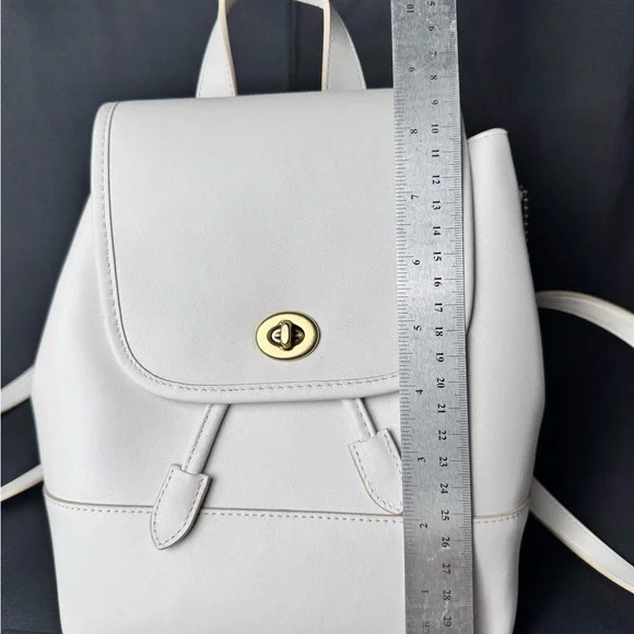 Coach Turnlock Leather Backpack White Classic Gold Hardware NWOT Clean Condition - Picture 15 of 16